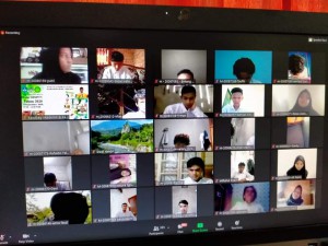 Mahasiswa  Jalur SBMPTN FIK UNP Mengikuti Pengenalan Kehidupan Kampus Bagi Mahasiswa Baru (PKKMB) Secara Virtual dengan Zoom Meeting