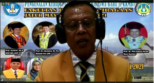 Dekan FIK, Prof. Dr. Alnedral, M.Pd memberikan Sambutan dan Membuka Kegiatan PKKMB Jalur SNMPTN 2021